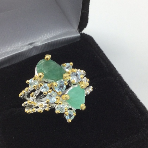 Amazing Genuine Emerald Ring with Topaz - Picture 3 of 7